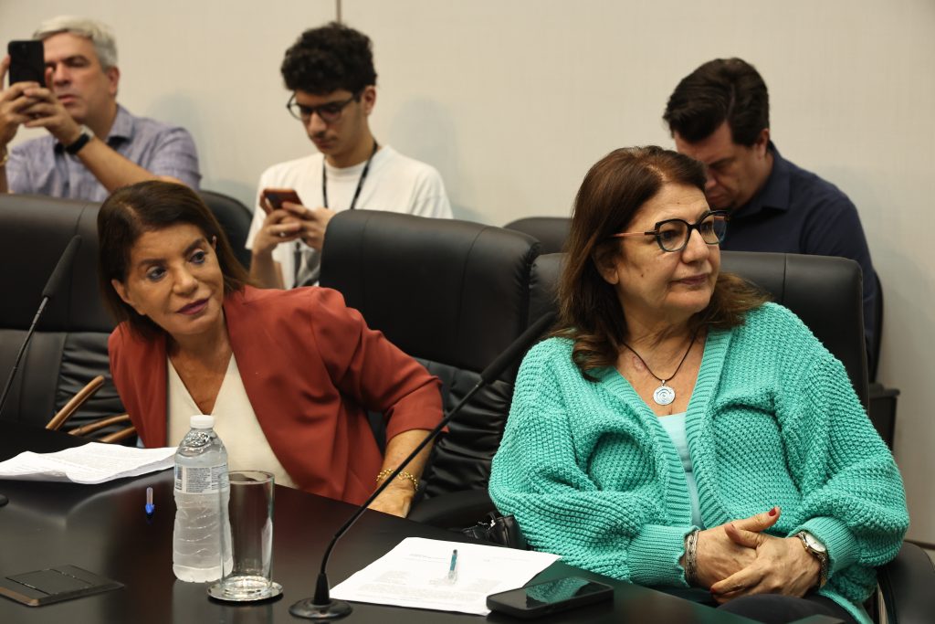 DEPUTADAS QUESTIONAM PRESIDENTE DA FAPESP SOBRE REDUÇÃO ORÇAMENTÁRIA