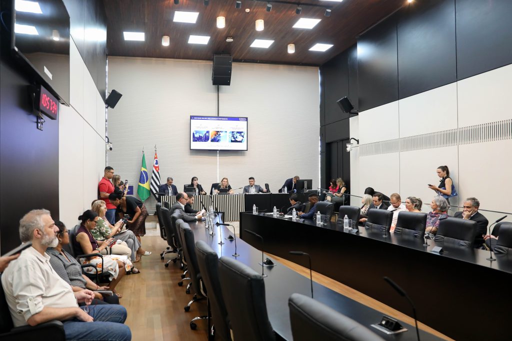 PRESIDENTE DA FRENINFRA RELATA PRECARIZAÇÃO DAS TELECOMUNICAÇÕES