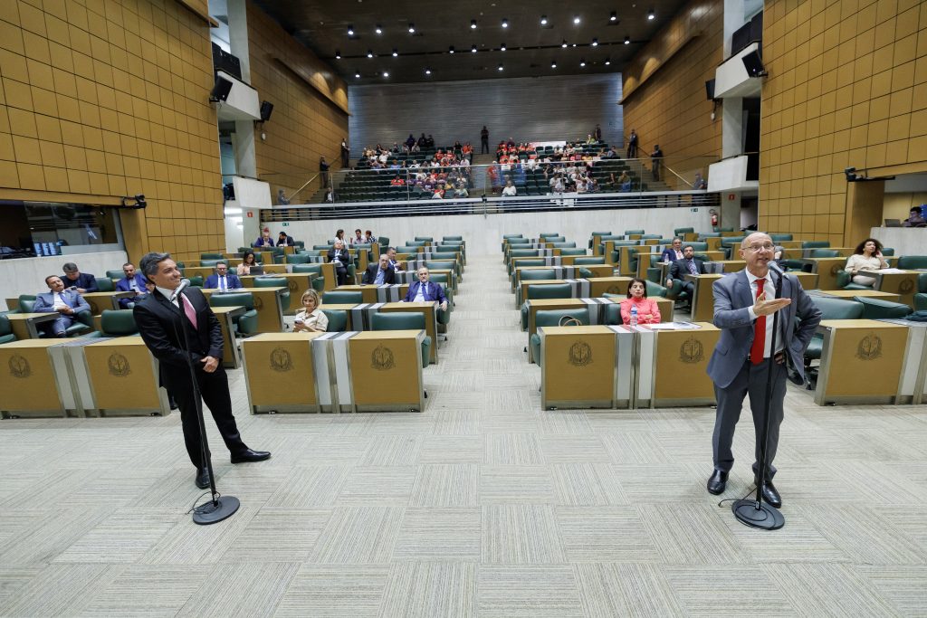Liberação de emendas garante votação da PEC do corte em educação, diz Fiorilo