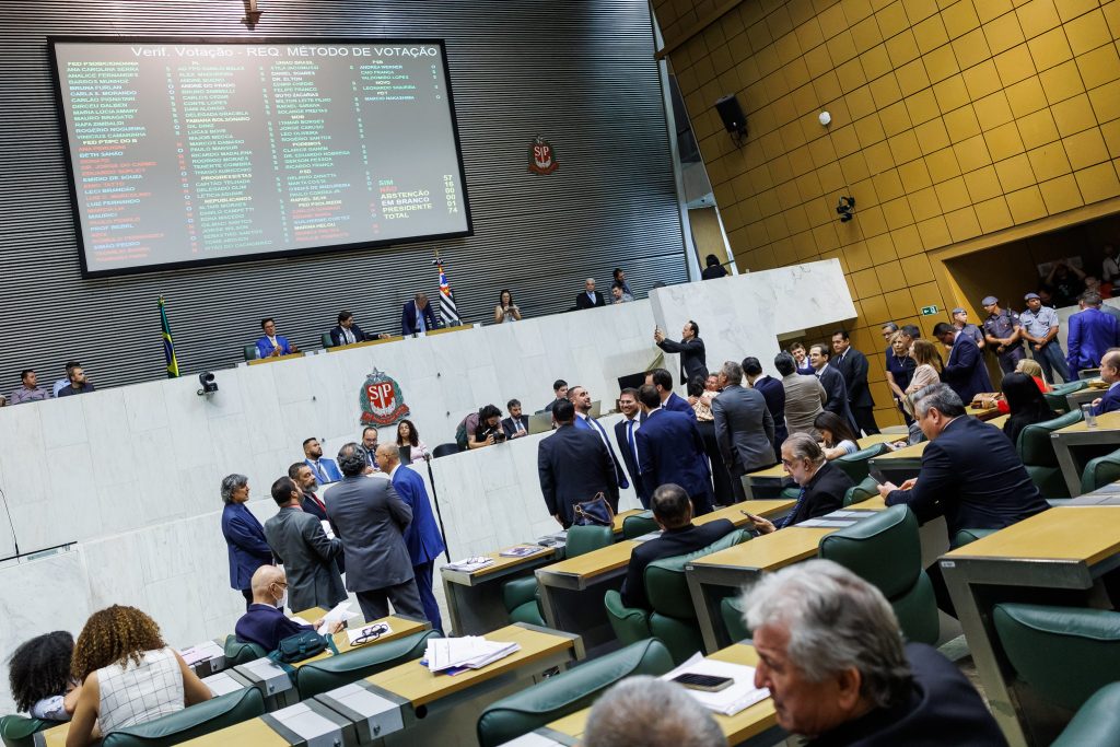 Orçamento estadual tem remanejamento insuficiente e oposição vota contra