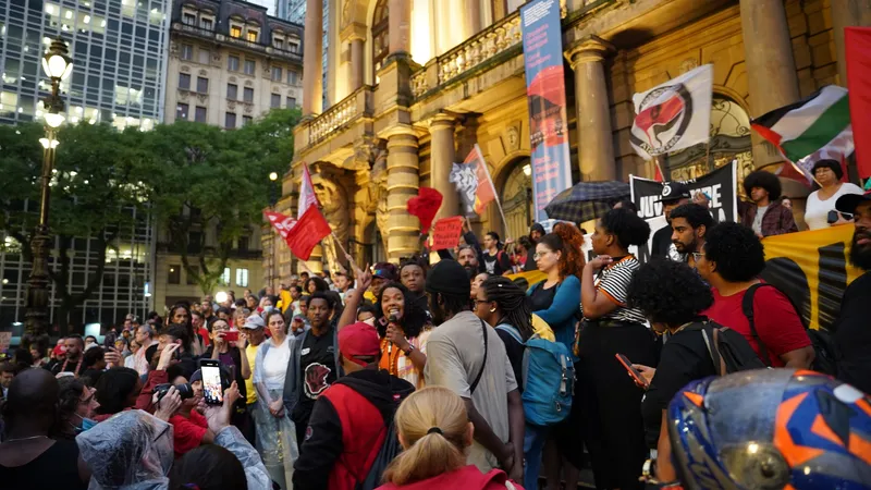 ‘Caso isolado número 10 milhões’: ato denuncia violência policial e pede a queda de Derrite