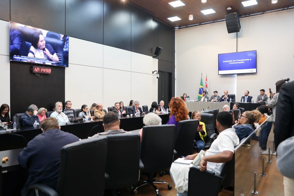 Parlamentares e movimento Nova Raposo Não! questionam secretário