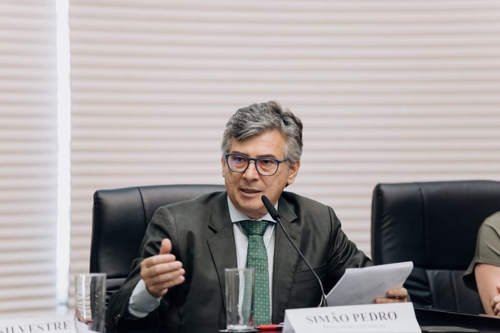 Simão Pedro promove debate sobre políticas para doenças raras da visão