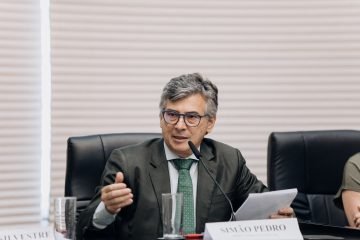 Simão Pedro promove debate sobre políticas para doenças raras da visão