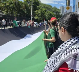 Com forte presença policial e intimidações, ato em SP repudia planos de Trump para Gaza