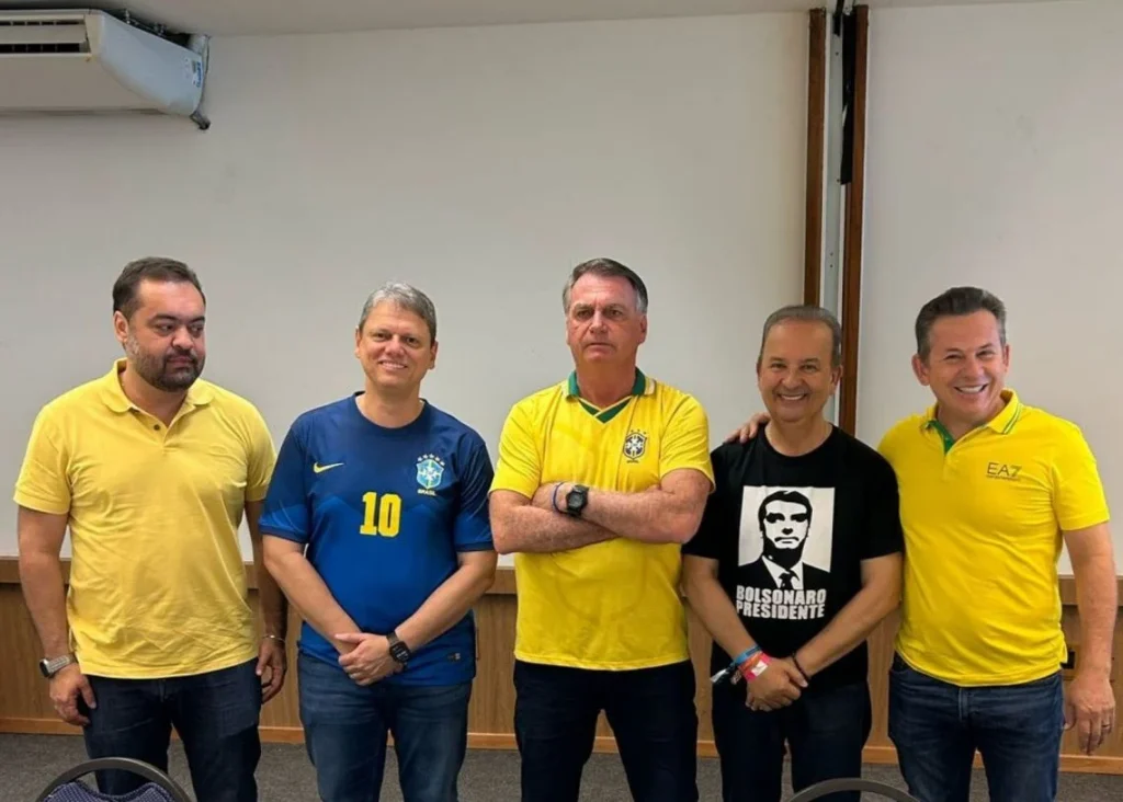 Repúdio à presença do governador em ato convocado pelo inelegível