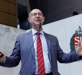 Deputado do PT protocola ação no Ministério Público contra Governador