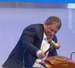 Oposição protocola pedido de impeachment do governador Tarcísio de Freitas