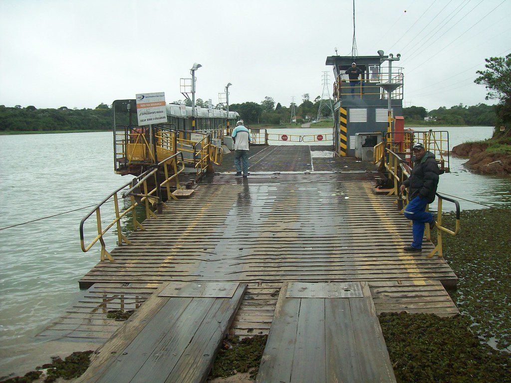 Mesmo sem informações, base de Tarcísio aprova privatização de balsas