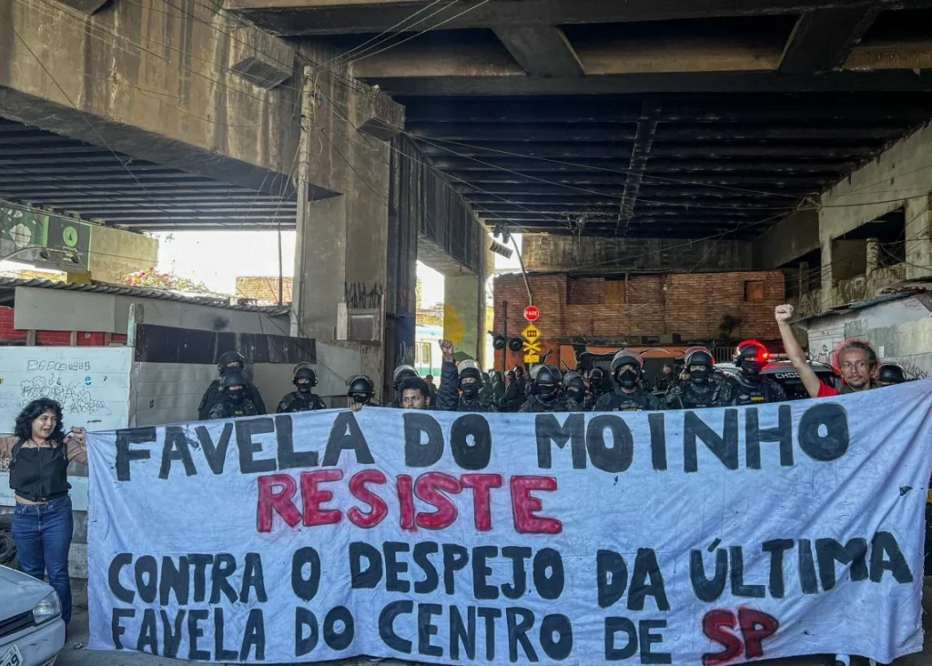 Apesar de notificação da União, governo de SP aumenta efetivo policial e demolições no Moinho