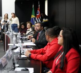 Audiência Pública denuncia fechamento de 280 agências e precarização do trabalho.