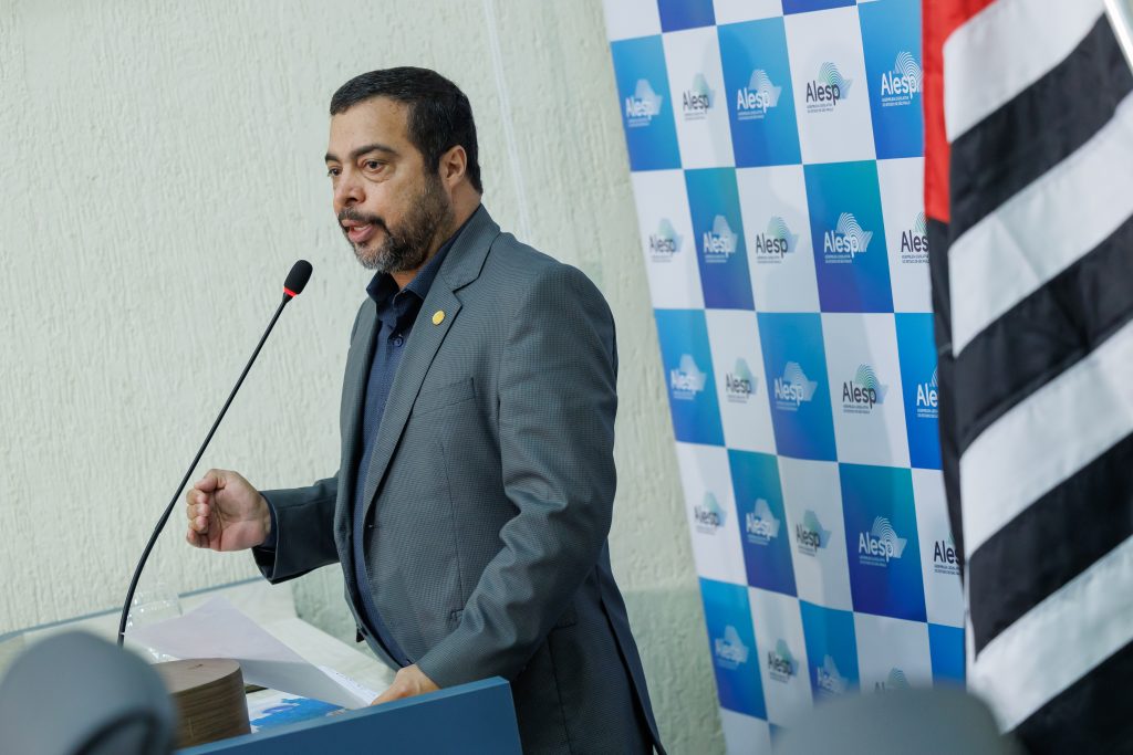 Vitória dos pescadores: artigo que restringia acesso ao seguro-defeso é suprimido após articulação com Marcolino