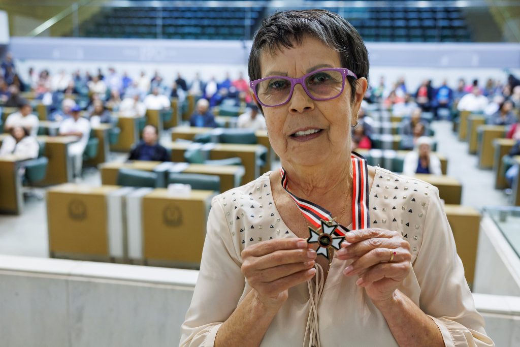 Destaque na luta pelos trabalhadores, ex-deputada Ana do Carmo recebe Colar de Honra na Alesp