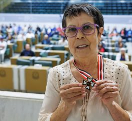 Destaque na luta pelos trabalhadores, ex-deputada Ana do Carmo recebe Colar de Honra na Alesp