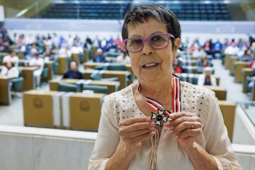 Destaque na luta pelos trabalhadores, ex-deputada Ana do Carmo recebe Colar de Honra na Alesp